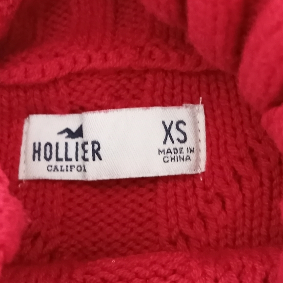 Hollister red cropped cable turtle neck sweater. Size xs. EUC. - Picture 7 of 9